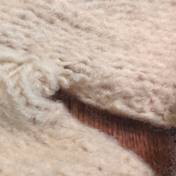 Vtg Hand knit chunky soft wool/ mohair fuzzy warm cardigan sweater cream/gray - Picture 7 of 12